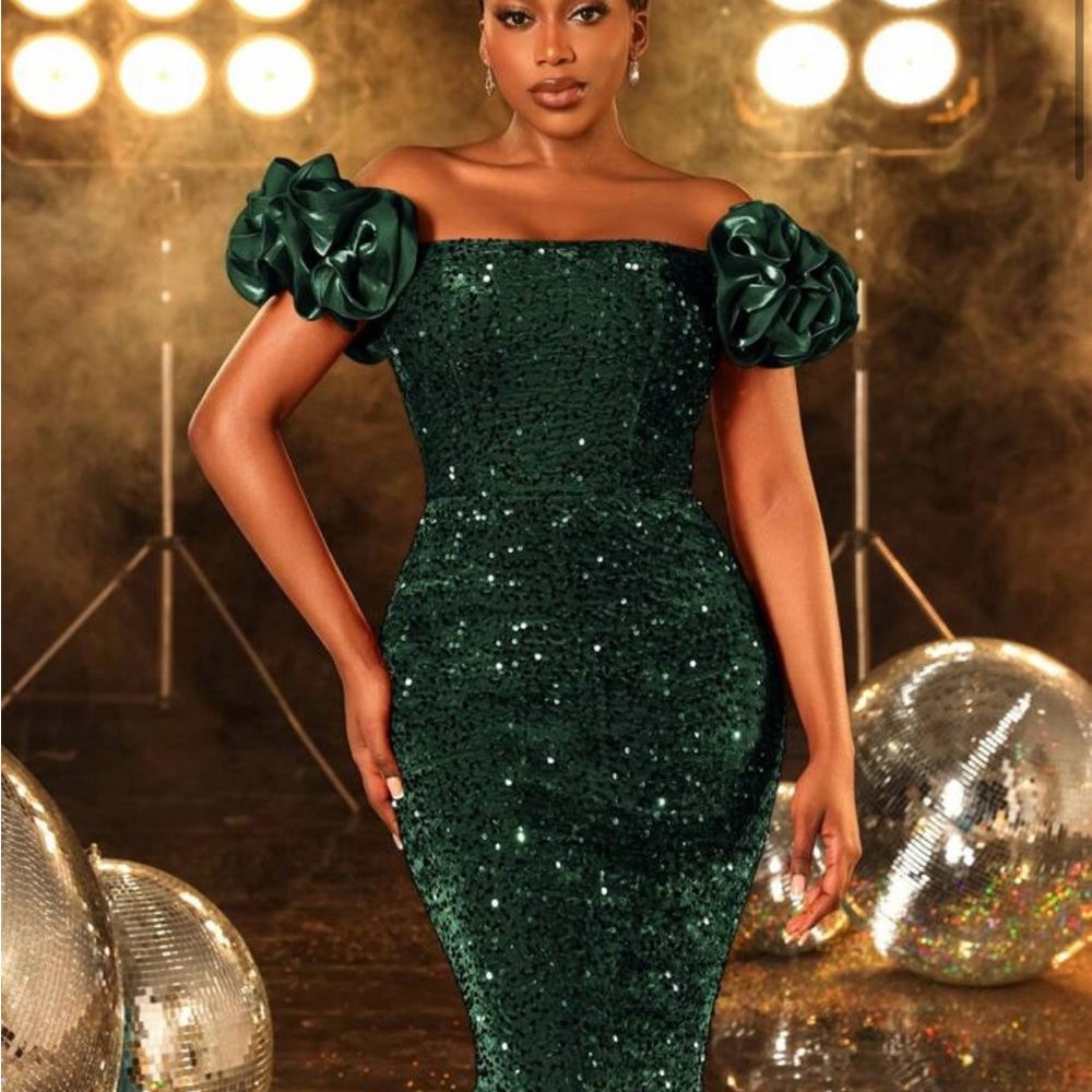 Elegant Green Sequin Off-Shoulder Dress